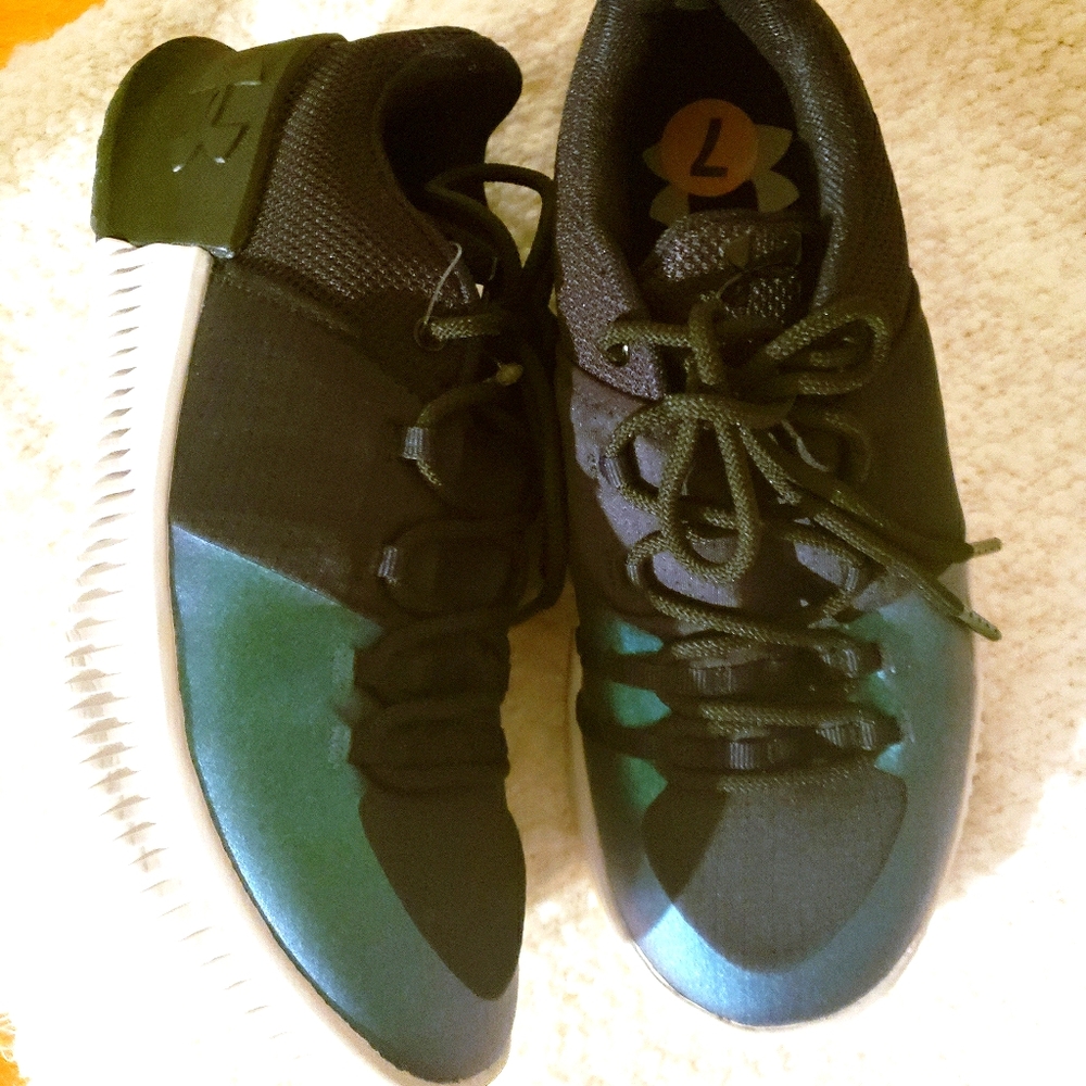 Under Armour Women Sneakers/Tenis Shoes Sz 7